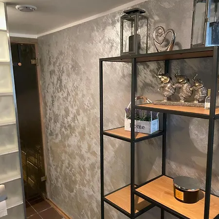 아파트 Kunderi With Sauna 라크베레